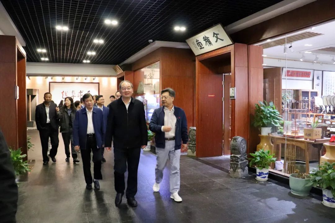 市人大常委会党组书记、主任李火林一行赴西泠印社集团走访调研